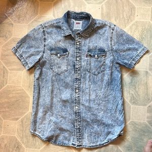 Levi’s Medium Short Sleeve Denim Shirt
